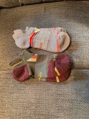 2 Pair New No Tags Bombas Low-Cut Athletic Socks in Gray/Red and Gray/Maroon